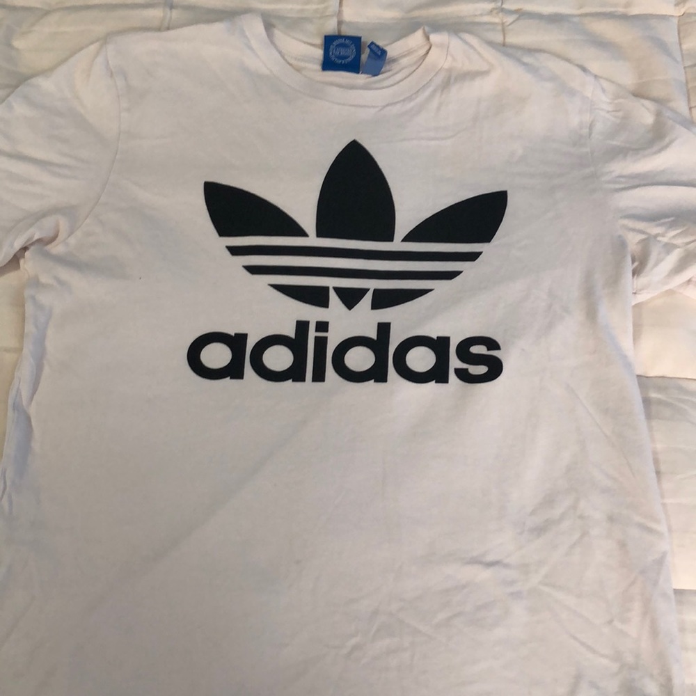 Men’s adidas shirt! (Size medium)